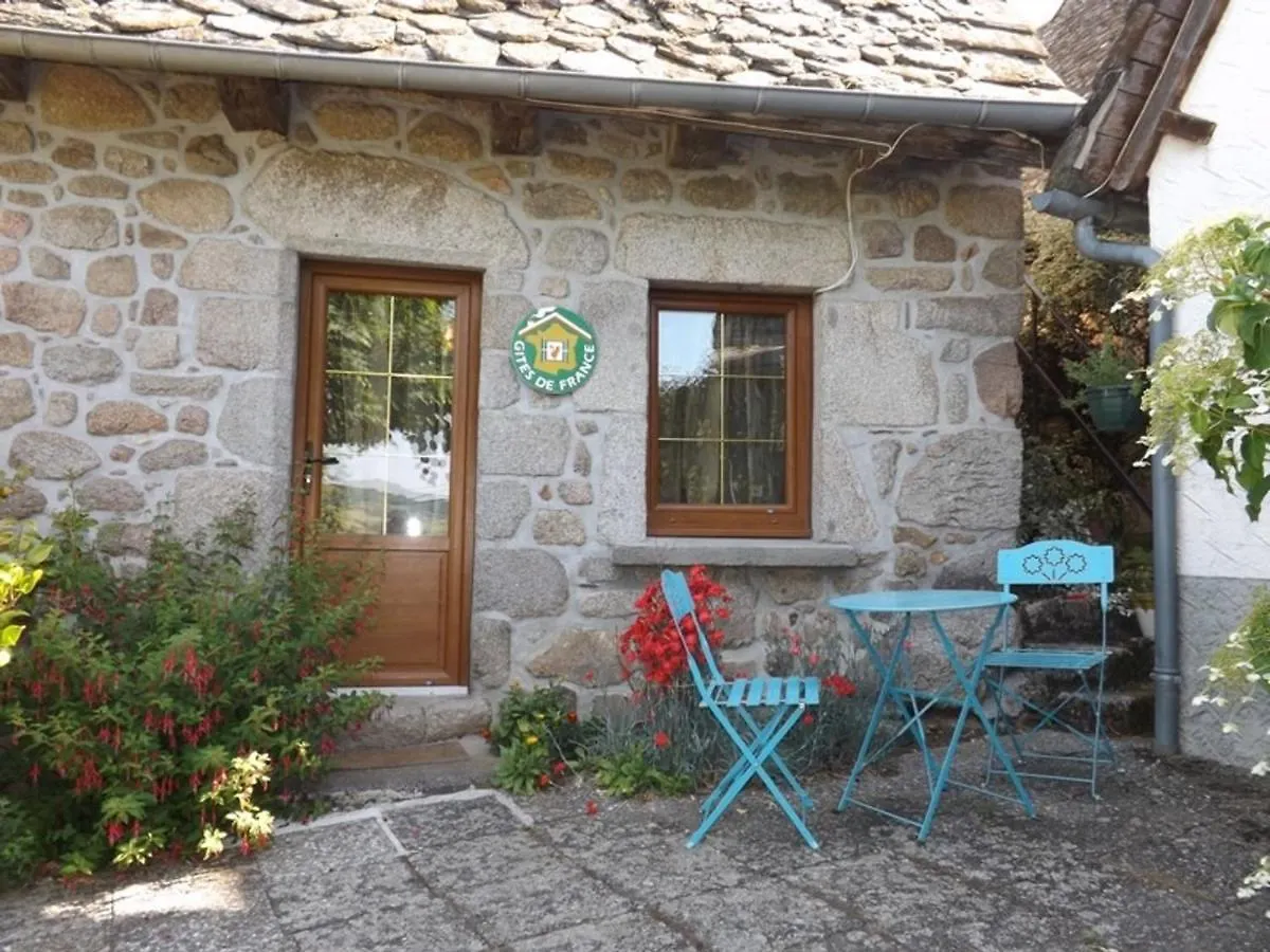 Charmante Maison De Campagne Avec Terrasse, Cheminee Et Jardin, Animaux Acceptes, Pres Des Monts Du Cantal. - Fr-1-742-33 Ladinhac