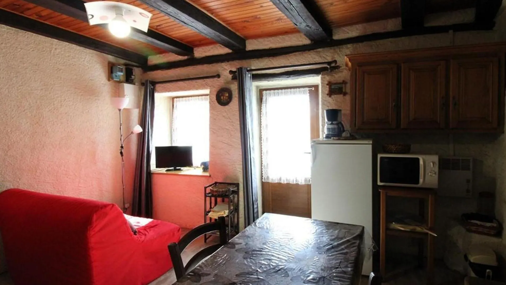 Holiday home Charmante Maison De Campagne Avec Terrasse, Cheminee Et Jardin, Animaux Acceptes, Pres Des Monts Du Cantal. - Fr-1-742-33 Ladinhac