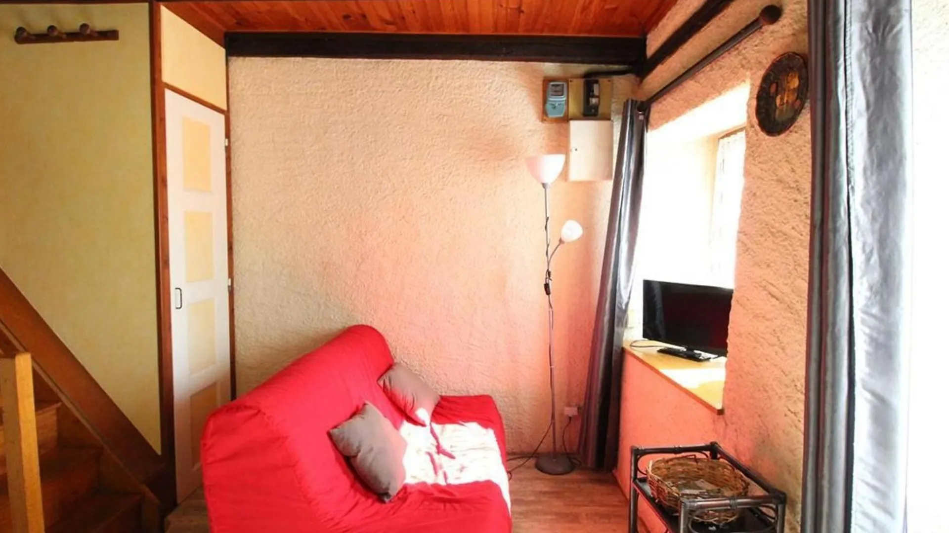 Charmante Maison De Campagne Avec Terrasse, Cheminee Et Jardin, Animaux Acceptes, Pres Des Monts Du Cantal. - Fr-1-742-33 Ladinhac 0*,